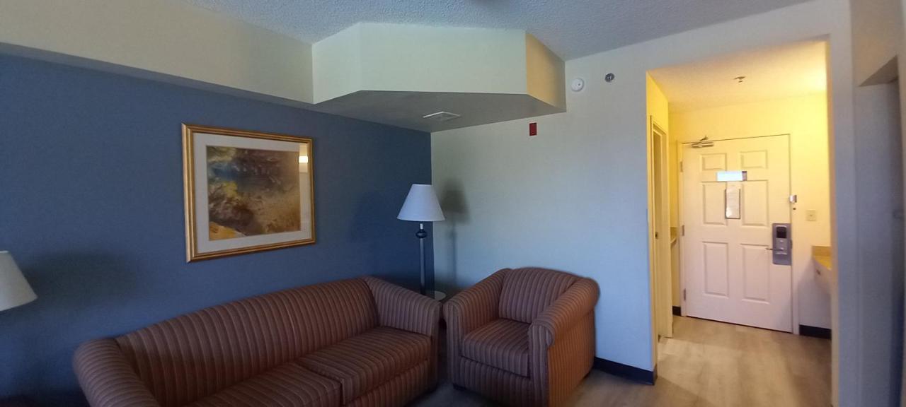 Baymont On The Lake By Wyndham Hot Springs Exterior foto